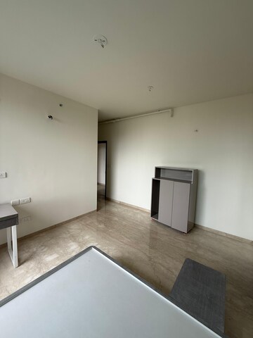 Room in 3 BHK Apartment at Raheja Reflections Eternity, Kandivali East – for Rent