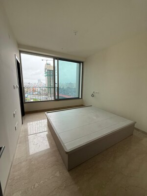 Room in 3 BHK Apartment at Raheja Reflections Eternity, Kandivali East – for Rent