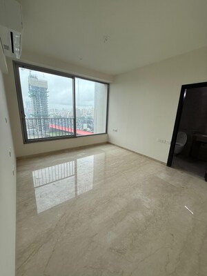 Room in 3 BHK Apartment at Raheja Reflections Eternity, Kandivali East – for Rent