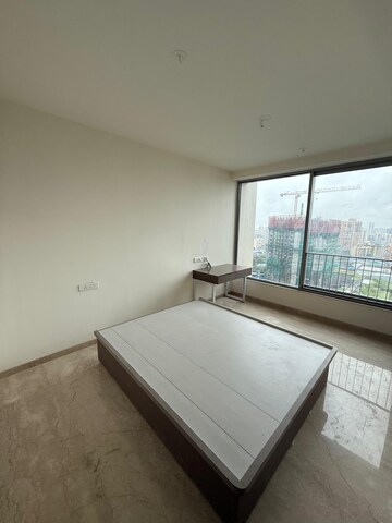 Room in 3 BHK Apartment at Raheja Reflections Eternity, Kandivali East – for Rent