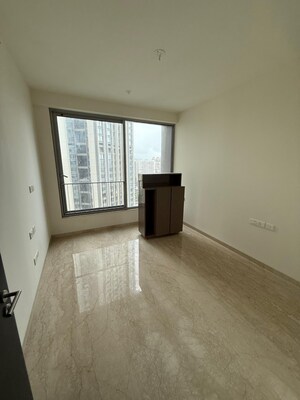 Room in 3 BHK Apartment at Raheja Reflections Eternity, Kandivali East – for Rent