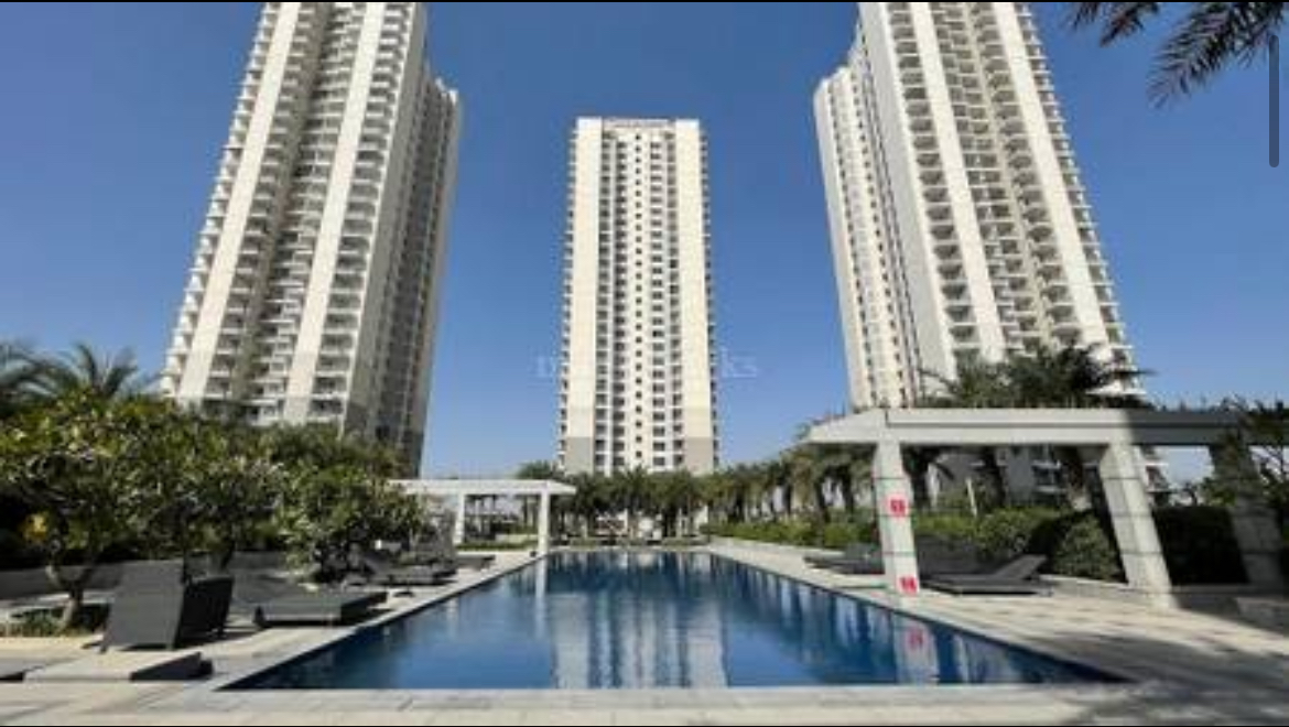 3.5 BHK + Servant Room 2000 Sq.Ft. Apartment in DLF Ultima Phase II