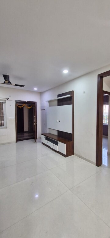 Room in 3 BHK Builder Floor at Kondapur – for Rent