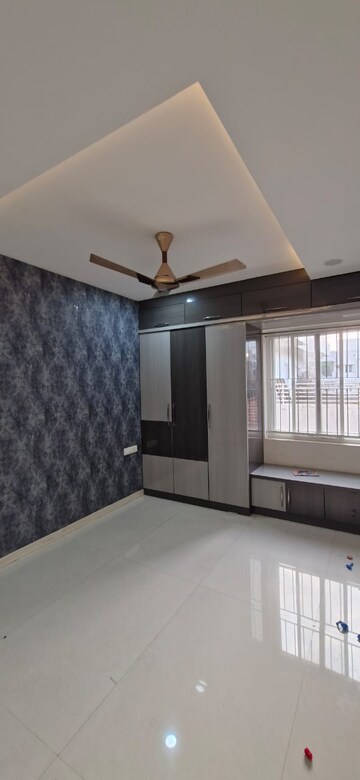 Room in 3 BHK Builder Floor at Kondapur – for Rent