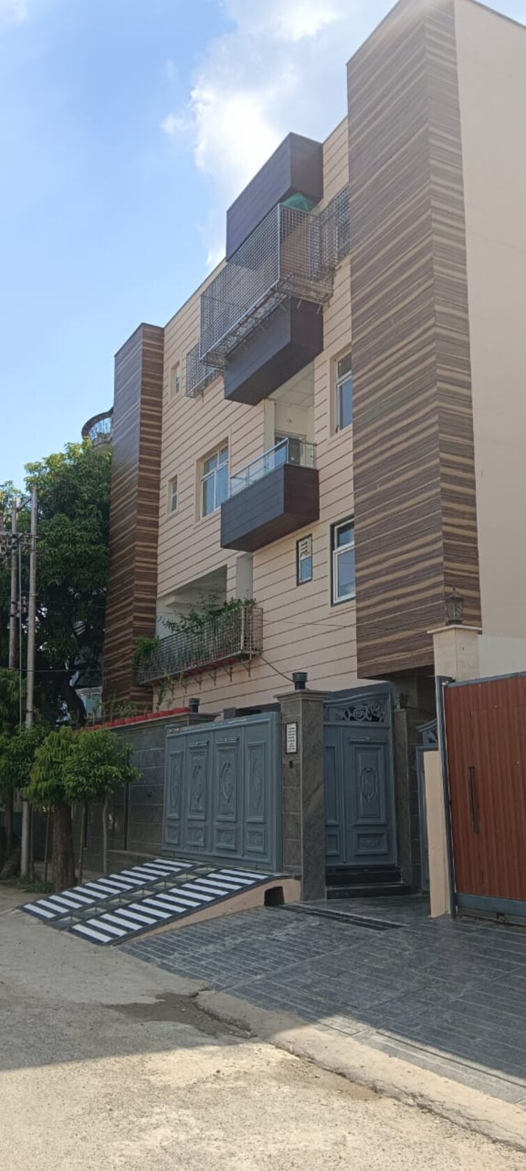 Cover Image, gomti nagar 5 Bedroom 960 Sq.Ft. Independent House In Gomti Nagar Lucknow 9305014