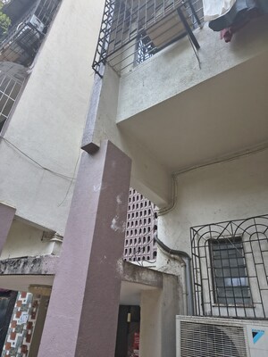 Living Room in 2 BHK Apartment at Tolaram Building, Chembur – for Rent