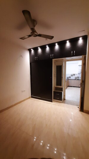 Room in 2 BHK Apartment at Gaur Yamuna City, Gaur Yamuna City – for Rent