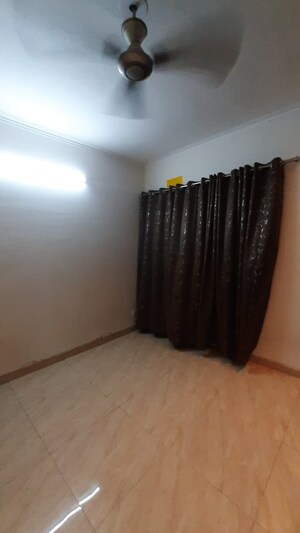 Room in 2 BHK Apartment at Gaur Yamuna City, Gaur Yamuna City – for Rent