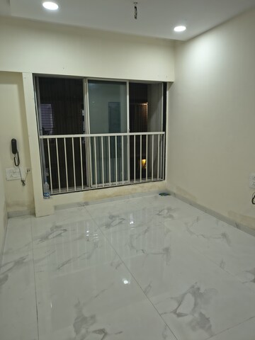Furnished Amenities in 1.5 BHK Apartment at Ghatkopar East – for Rent
