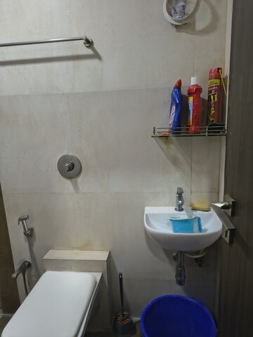 Bathroom in 1.5 BHK Apartment at Ghatkopar East – for Rent