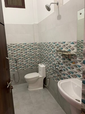 Bathroom in 1.5 BHK Independent House at Gomti Nagar – for Rent