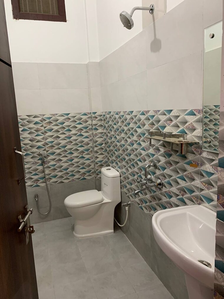 Bathroom, gomti nagar 1.5 Bedroom 1150 Sq.Ft. Independent House In Gomti Nagar Lucknow 9305055