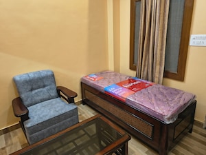 Bedroom in 1.5 BHK Independent House at Gomti Nagar – for Rent