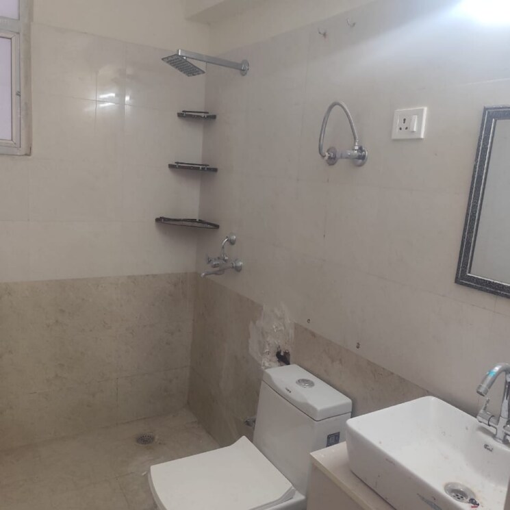 Bathroom, shree-vardhman-green-court 2 Bedroom 590 Sq.Ft. Apartment In Sector 90 Gurgaon 9305064