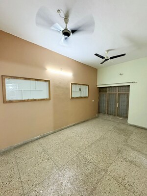Room in 2 BHK Independent House at Gomti Nagar – for Rent