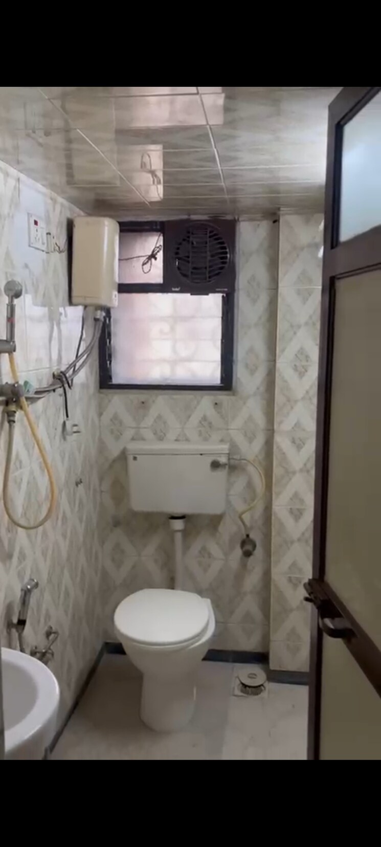 Bathroom, kurla west 1 Bedroom 500 Sq.Ft. Apartment In Kurla West Mumbai 9305074