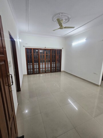 Room in 2 BHK Builder Floor at Cooke Town – for Rent