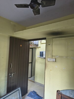 Bedroom in 1 BHK Apartment at Kurla West – for Rent