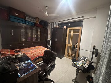 Team Area in 3 BHK Apartment at Unitech Uniworld Gardens 2, Sector 47 – for Rent