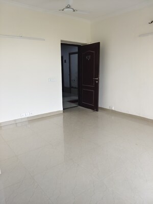 Room in 2 BHK Apartment at Unitech Uniworld Gardens 2, Sector 47 – for Rent