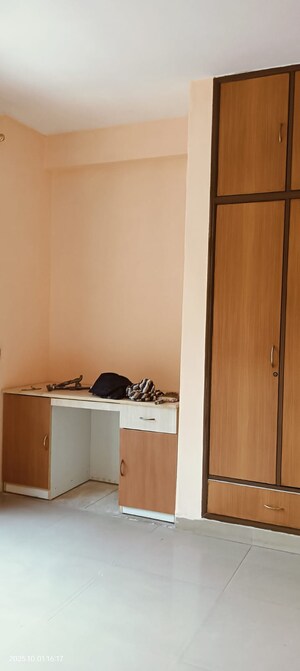 Furnished Amenities in 3 BHK Apartment at Ansal Sushant Estate, Sector 52 – for Rent