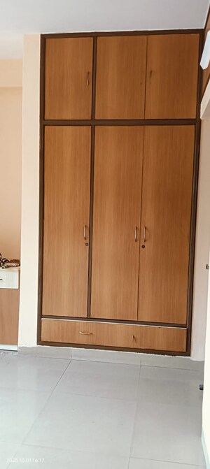 Furnished Amenities in 3 BHK Apartment at Ansal Sushant Estate, Sector 52 – for Rent