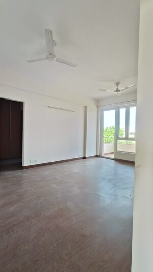 Room in 4 BHK Apartment at AEZ Aloha, Sector 57 – for Rent