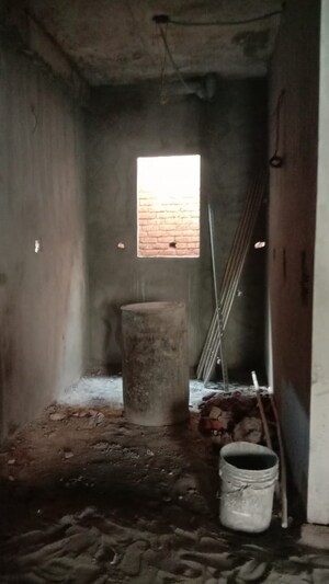 Building Lobby in 3 BHK Builder Floor at Mahindra Enclave – for Sale