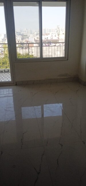Room in 3.5 BHK Apartment at Abhinandan CGHS, Sector 51 – for Rent