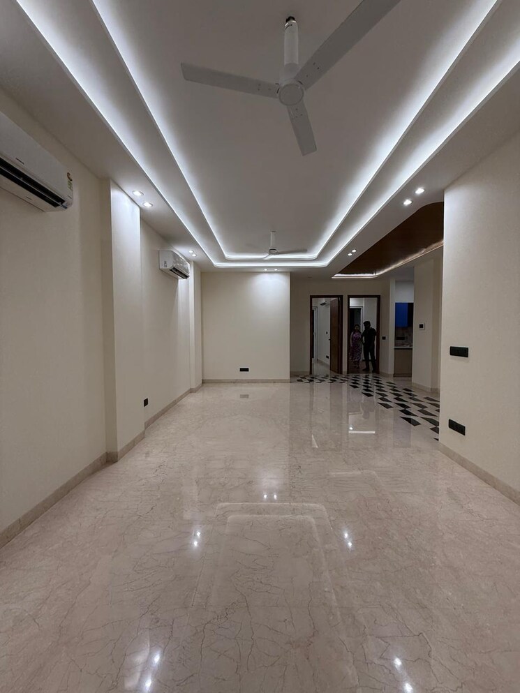 Room, kalkaji 3 Bedroom 2000 Sq.Ft. Builder Floor In Kalkaji Delhi 9305130