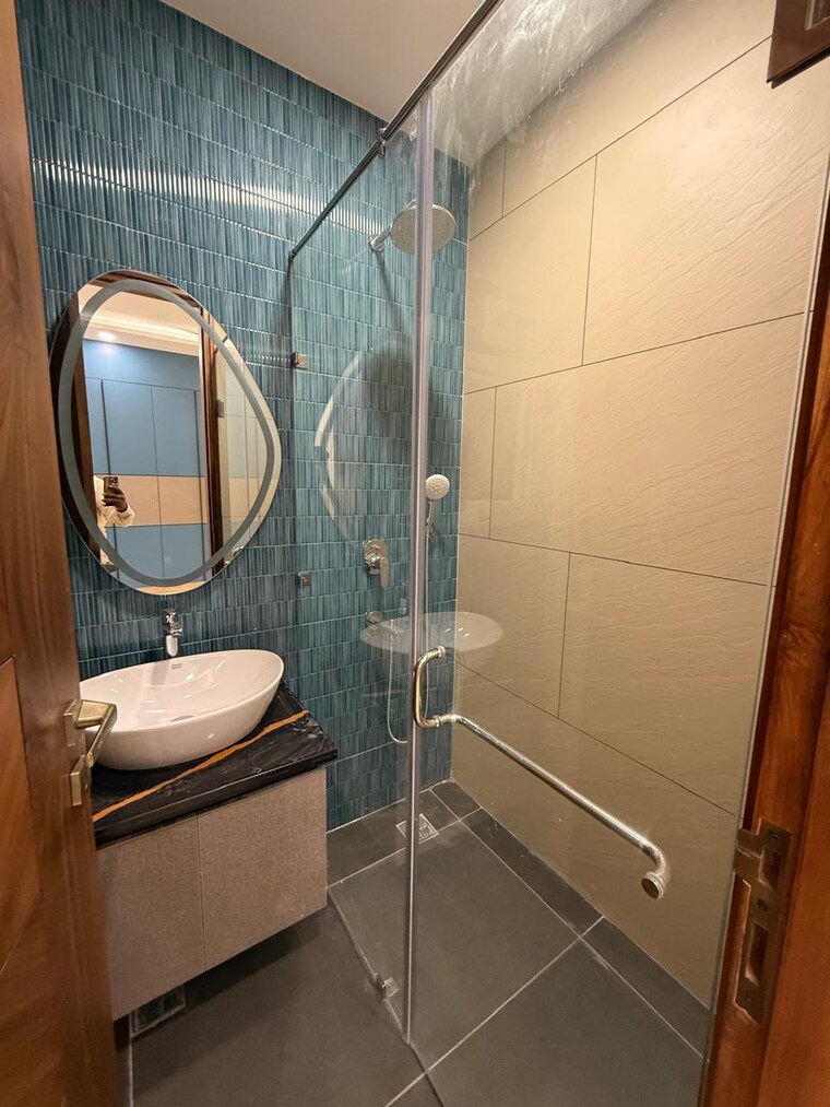 Bathroom, kalkaji 3 Bedroom 2000 Sq.Ft. Builder Floor In Kalkaji Delhi 9305130