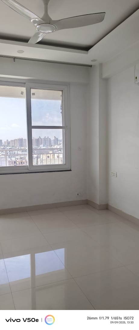3.5 BHK + Servant Room Apartment For Rent in Ram Shanti Apartment