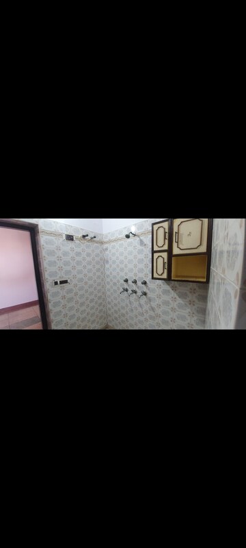 Room in 2.5 BHK Independent House at Sector 8 – for Rent
