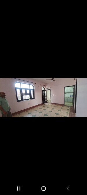 Room in 2.5 BHK Independent House at Sector 8 – for Rent