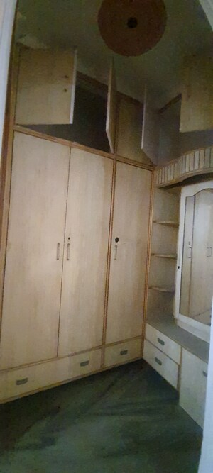 Furnished Amenities in 2.5 BHK Independent House at Sector 8 – for Rent