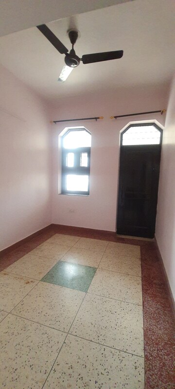 Room in 2.5 BHK Independent House at Sector 8 – for Rent