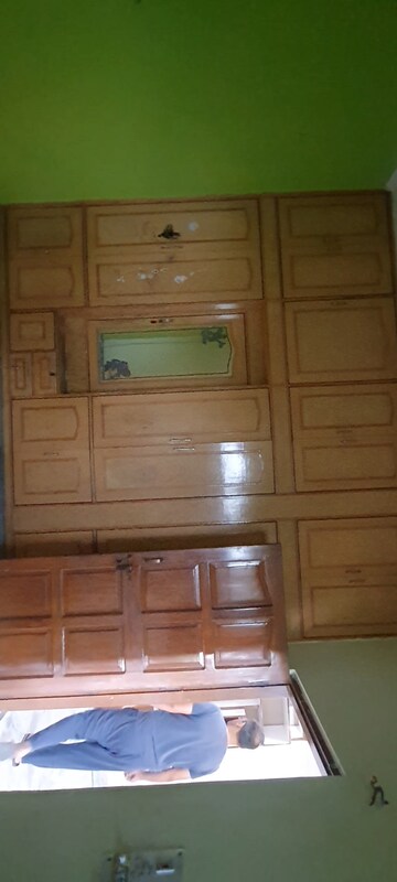Furnished Amenities in 2.5 BHK Independent House at Sector 8 – for Rent