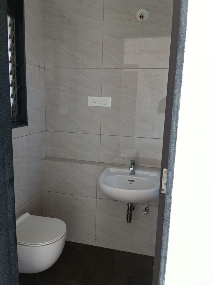 Bathroom, chandak-34-park-estate 3 Bedroom 820 Sq.Ft. Apartment In Goregaon West Mumbai 9305189