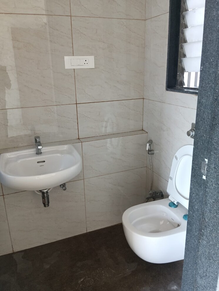 Bathroom, chandak-34-park-estate 3 Bedroom 820 Sq.Ft. Apartment In Goregaon West Mumbai 9305189