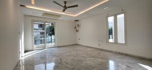 Room in 4 BHK Builder Floor at Panchsheel Park – for Rent