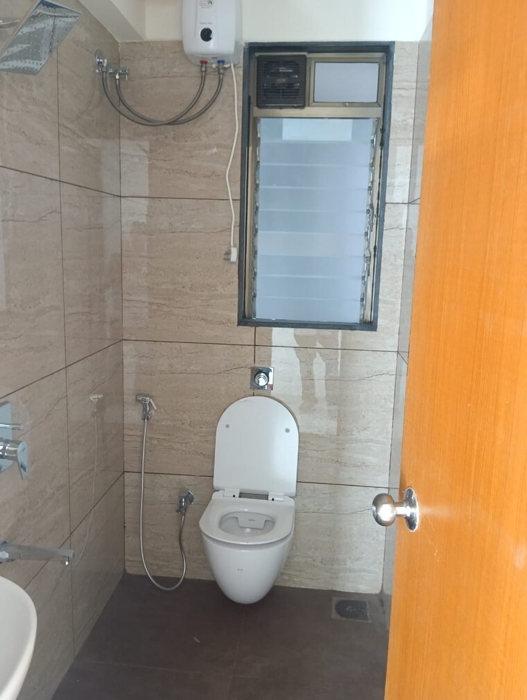 Bathroom, chandak-34-park-estate 2 Bedroom 617 Sq.Ft. Apartment In Goregaon West Mumbai 9305231