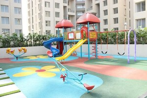 Swimming Pool in 2 BHK Apartment at Gulmohar Parkview, Kharadi – for Sale