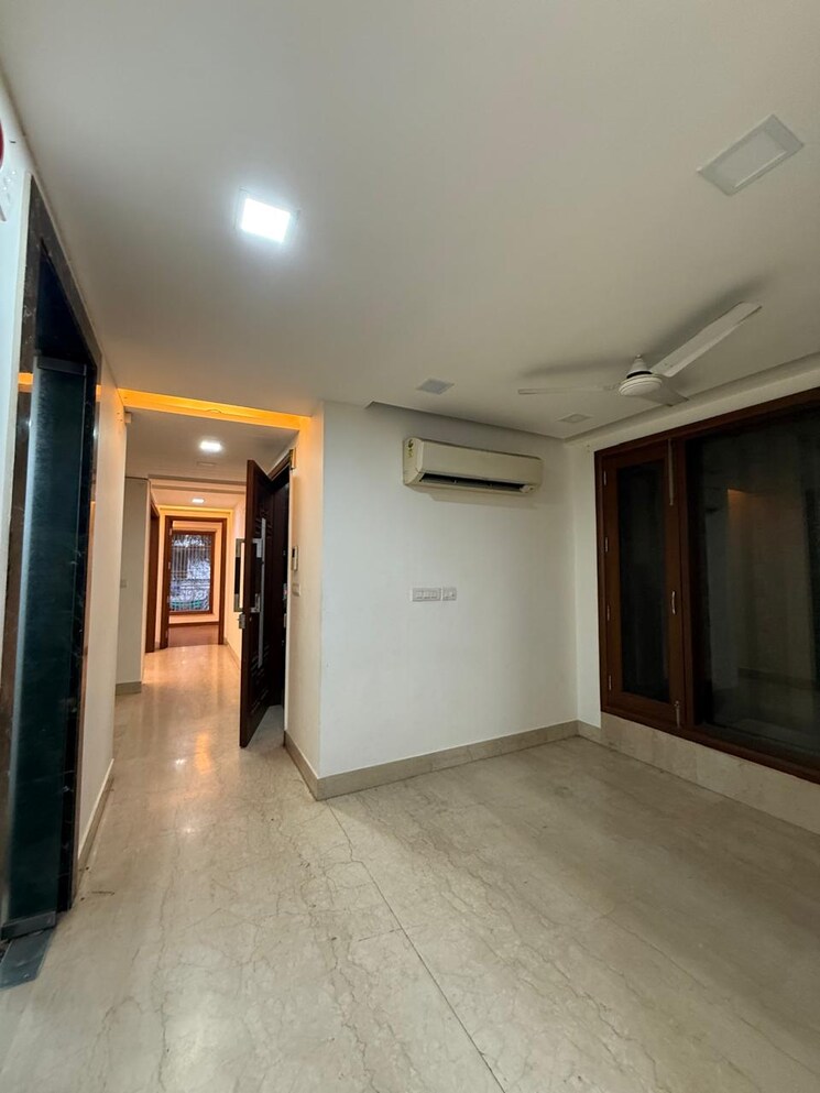 Room, hauz khas 3 Bedroom 2100 Sq.Ft. Builder Floor In Hauz Khas Delhi 9305233