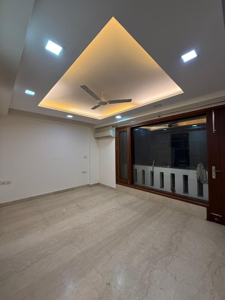 Room, hauz khas 3 Bedroom 2100 Sq.Ft. Builder Floor In Hauz Khas Delhi 9305233