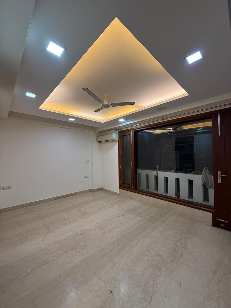 Room, hauz khas 3 Bedroom 2100 Sq.Ft. Builder Floor In Hauz Khas Delhi 9305233