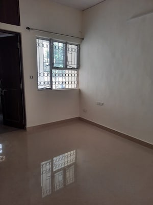 Room in 3 BHK Apartment at Vasant Kunj – for Rent