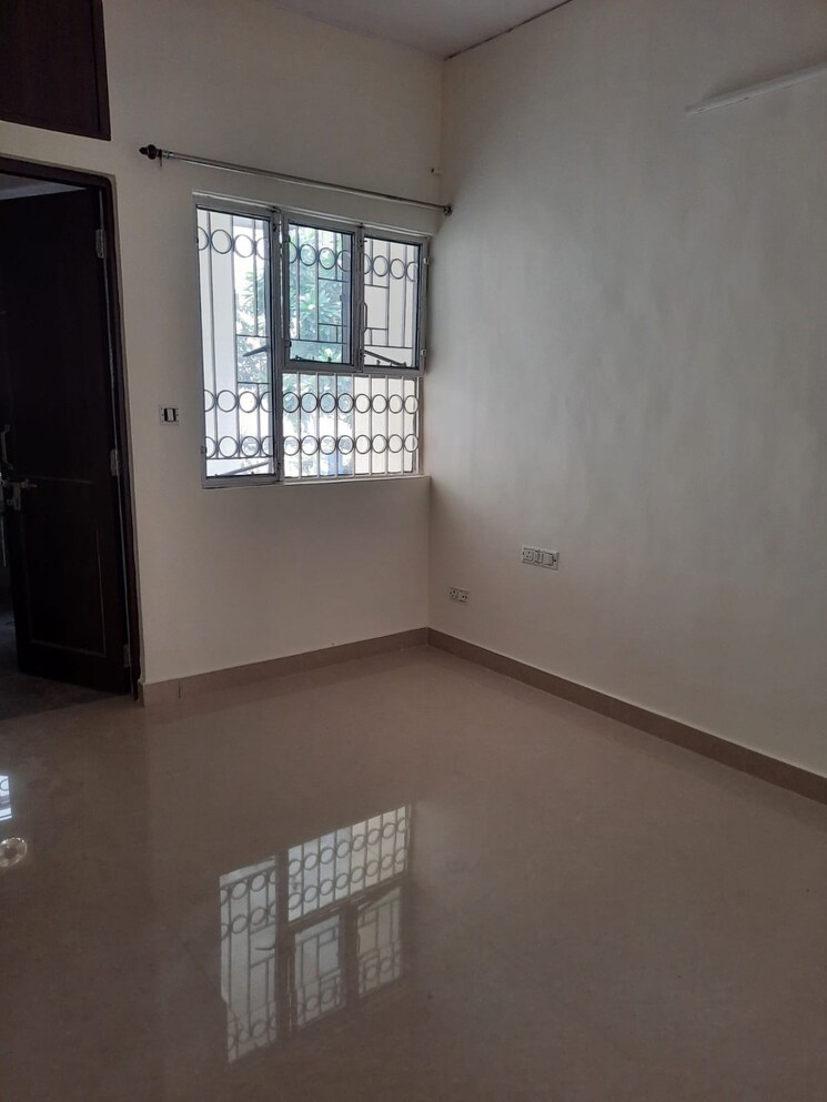Room, vasant kunj 3 Bedroom 2000 Sq.Ft. Apartment In Vasant Kunj Delhi 9305248