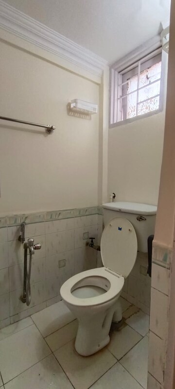 Bathroom in 1 BHK Apartment at Vasant Kunj – for Rent