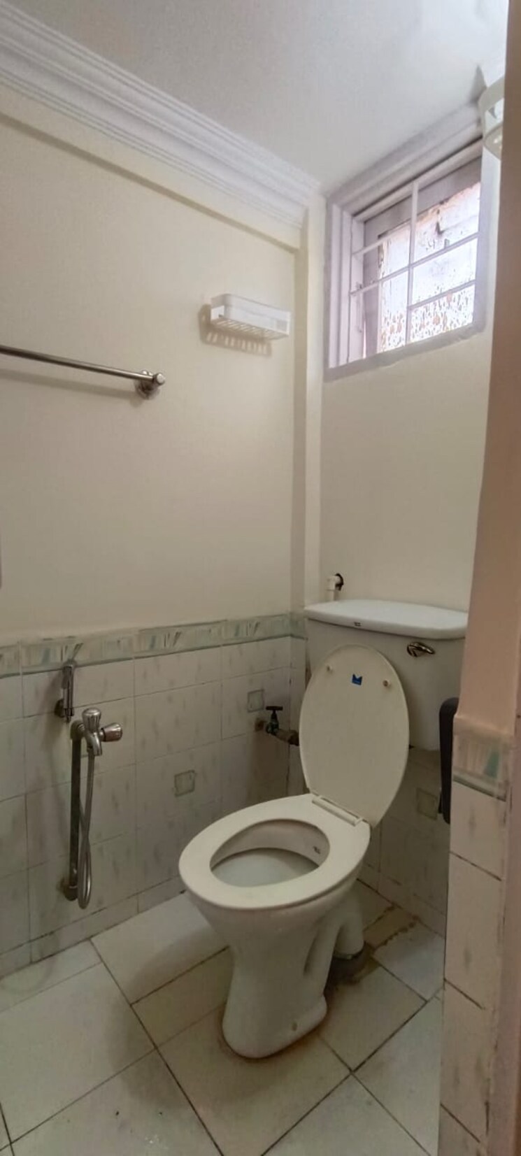 Bathroom, vasant kunj 1 Bedroom 550 Sq.Ft. Apartment In Vasant Kunj Delhi 9305260