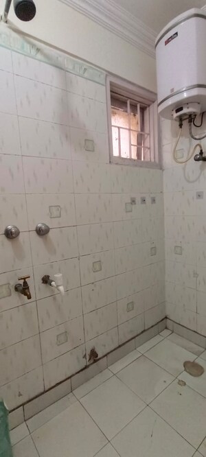 Bathroom in 1 BHK Apartment at Vasant Kunj – for Rent